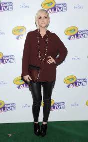 Ashlee who is having a girl looked  fabulous in her skin tight leather  leggings and flowing burgundy shirt
