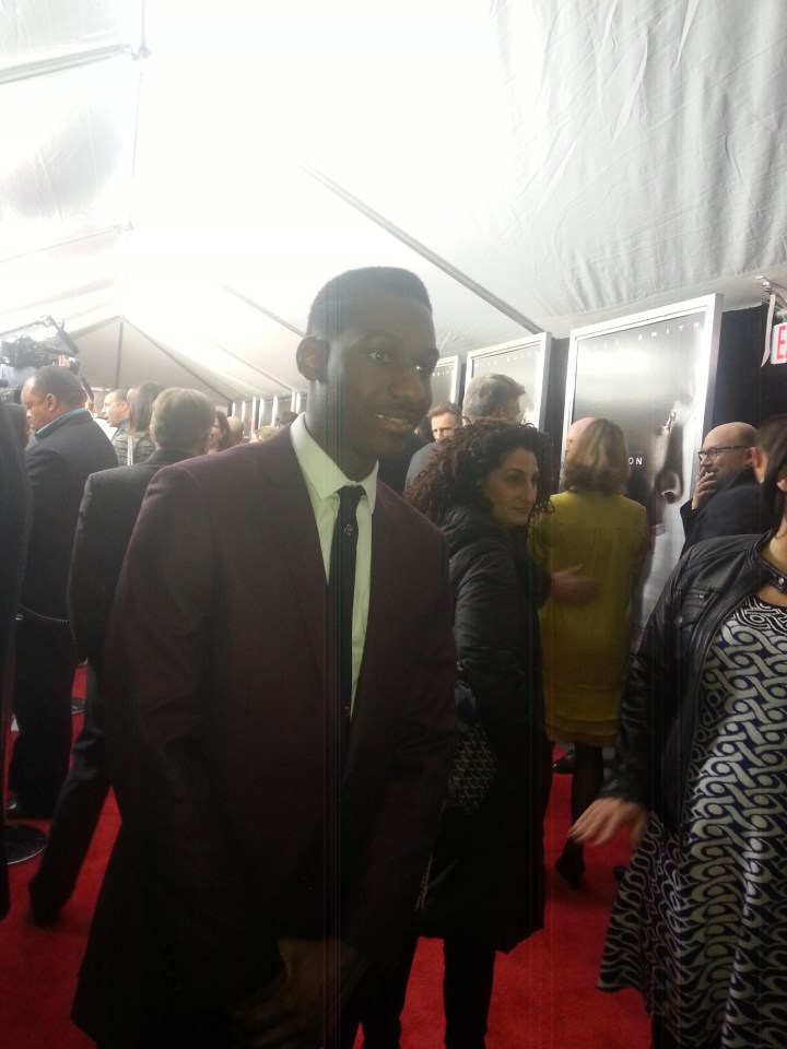 LeonBridgesConcussionMovieNYPremiereCrownHeightsMomRedcarpet